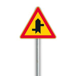 A22.2 Sivutien risteys – varoitusmerkki