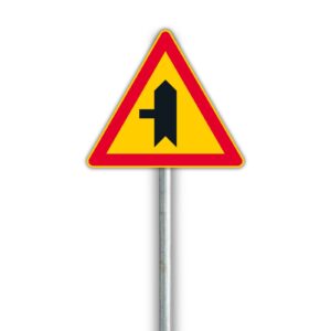 A22.3 Sivutien risteys – varoitusmerkki