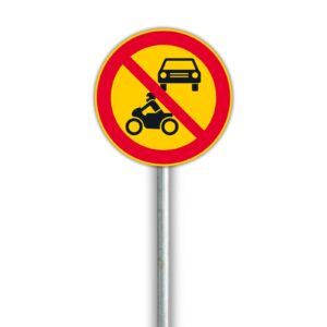 C2 Moottorikäyttöisellä ajoneuvolla ajo kielletty – liikennemerkki