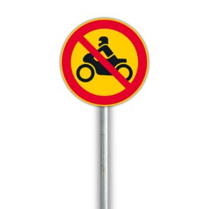 C6 Moottoripyörällä ajo kielletty kielto- ja rajoitusmerkki